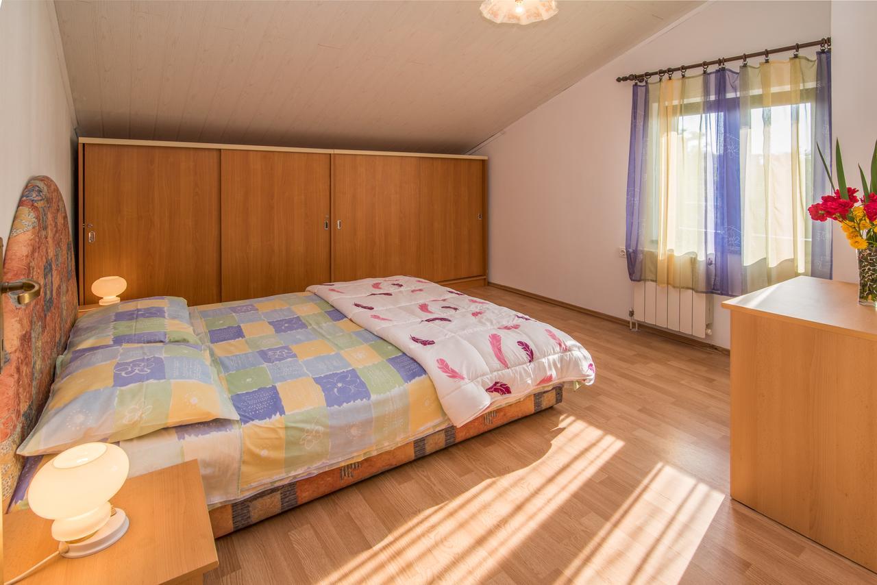 Apartment Sandra Krk Veglia Exterior foto
